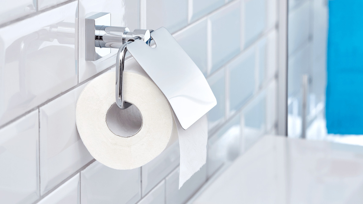 https://www.bathroom2kitchen.co.uk/3361/hukk-set-unwinder-with-cover-toilet-brush-2-towel-hooks-easy-installation-without-drilling-chrome-40247-quadriotesa.jpg